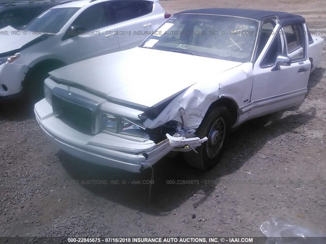 1LNLM81W8RY651843 - 1994 LINCOLN TOWN CAR EXECUTIVE WHITE photo 6