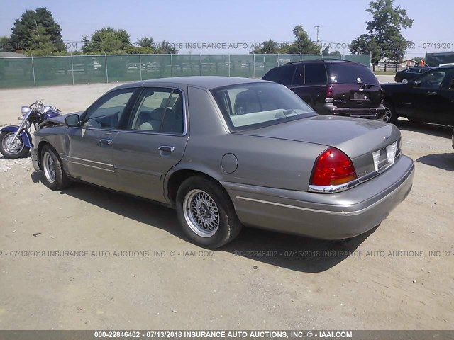 2FAFP73W8XX231521 - 1999 FORD CROWN VICTORIA  GRAY photo 3