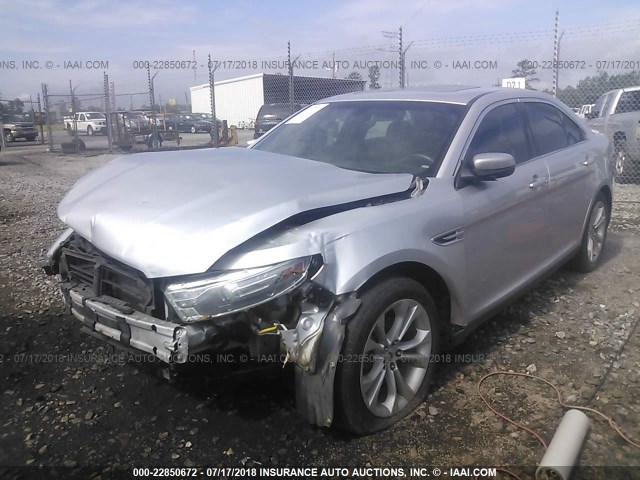 1FAHP2E82DG190119 - 2013 FORD TAURUS SEL SILVER photo 2