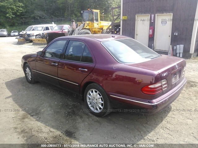 WDBJF65J7YB016928 - 2000 MERCEDES-BENZ E 320 MAROON photo 3