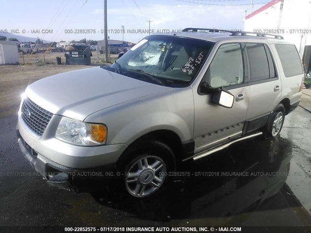 1FMPU16575LA09565 - 2005 FORD EXPEDITION XLT SILVER photo 2