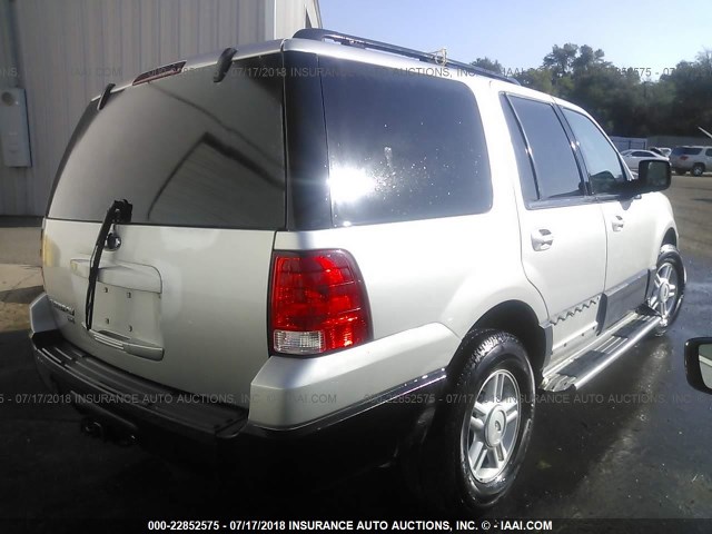 1FMPU16575LA09565 - 2005 FORD EXPEDITION XLT SILVER photo 4