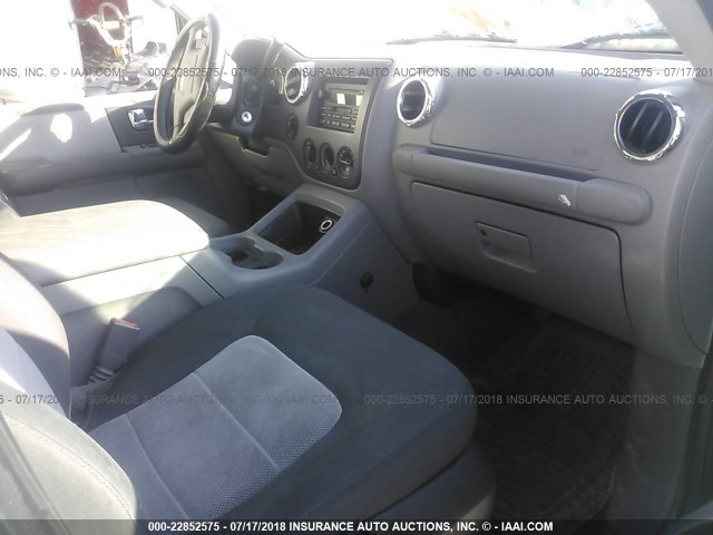 1FMPU16575LA09565 - 2005 FORD EXPEDITION XLT SILVER photo 5