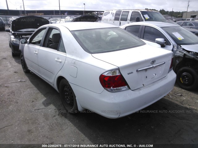 JTDBF32K350165362 - 2005 TOYOTA CAMRY LE/XLE/SE WHITE photo 3