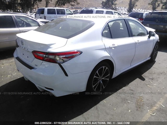 JTNB11HK6J3036725 - 2018 TOYOTA CAMRY L/LE/XLE/SE/XSE WHITE photo 4