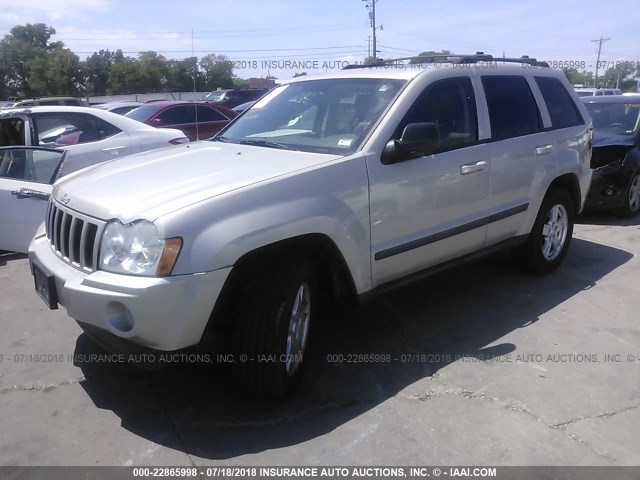 1J8GR48KX7C678242 - 2007 JEEP GRAND CHEROKEE LAREDO/COLUMBIA/FREEDOM WHITE photo 2