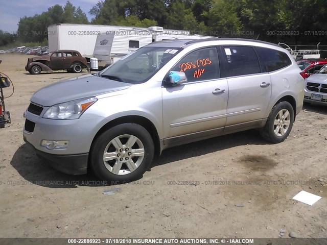 1GNKVGED4CJ251527 - 2012 CHEVROLET TRAVERSE LT SILVER photo 2