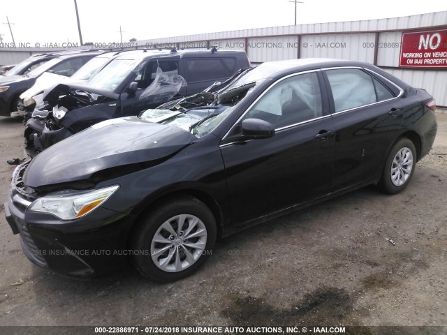 4T4BF1FK5GR569615 - 2016 TOYOTA CAMRY LE/XLE/SE/XSE 黑色 照片 2