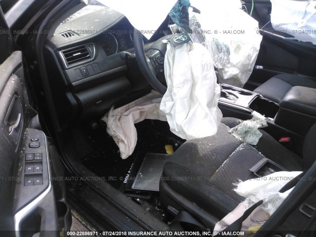 4T4BF1FK5GR569615 - 2016 TOYOTA CAMRY LE/XLE/SE/XSE 黑色 照片 5