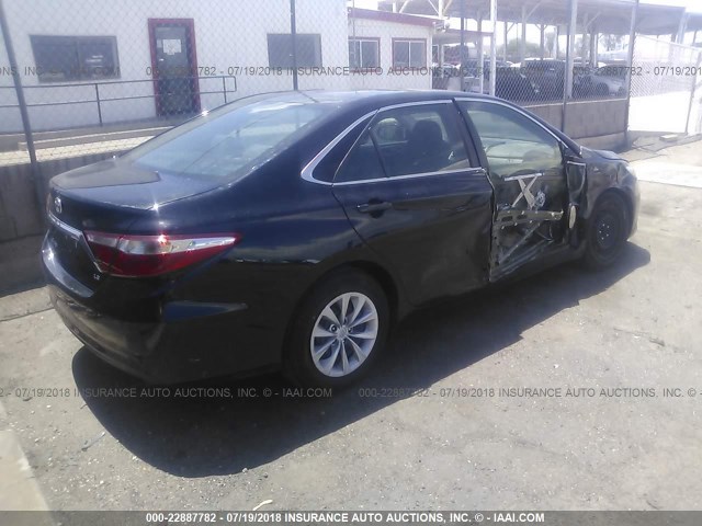 4T1BF1FK1GU568147 - 2016 TOYOTA CAMRY LE/XLE/SE/XSE BLACK photo 4