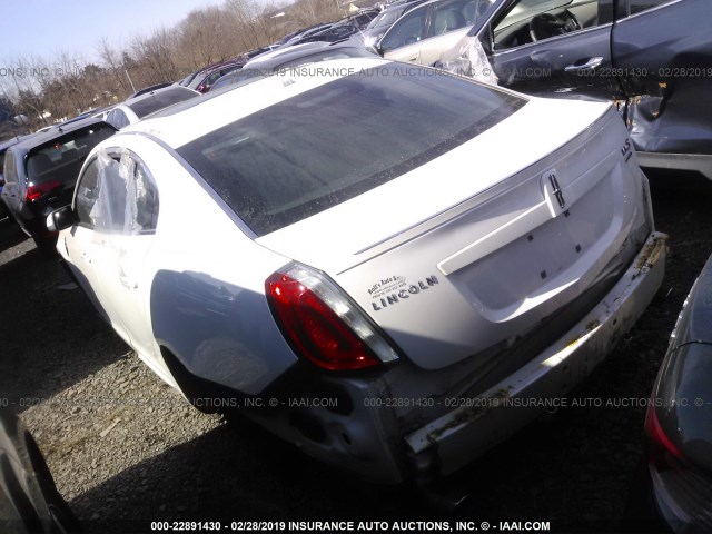 1LNHL9FT6AG611915 - 2010 LINCOLN MKS WHITE photo 3