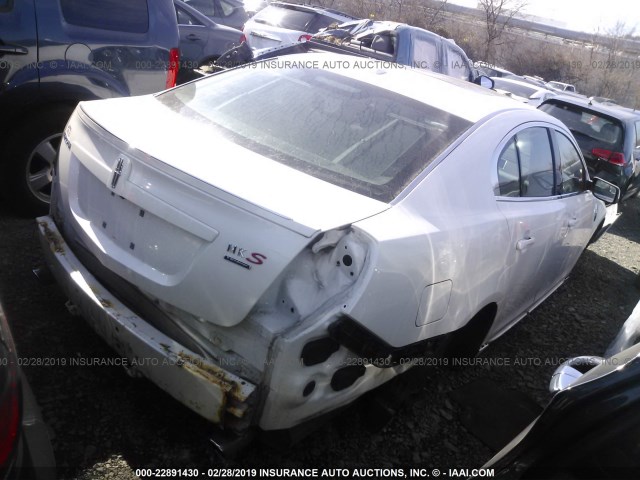 1LNHL9FT6AG611915 - 2010 LINCOLN MKS WHITE photo 4