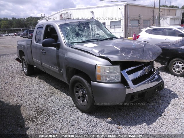 2GCEC19J771647301 - 2007 CHEVROLET SILVERADO C1500 GRAY photo 1