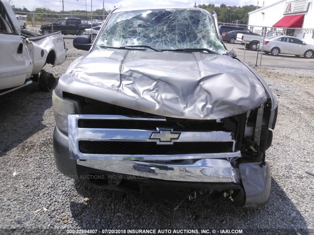 2GCEC19J771647301 - 2007 CHEVROLET SILVERADO C1500 GRAY photo 6