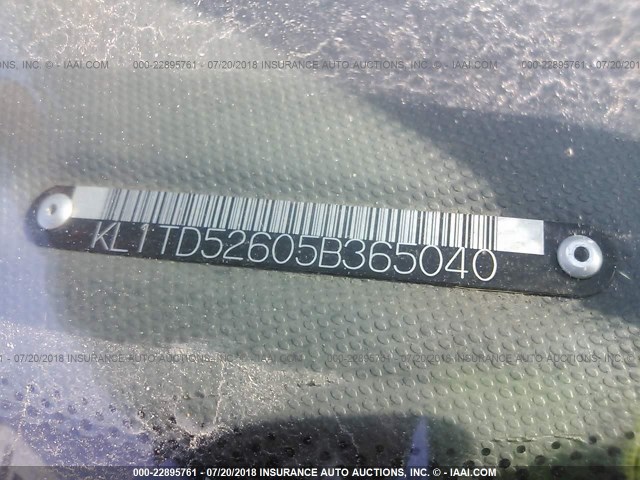 KL1TD52605B365040 - 2005 CHEVROLET AVEO LS RED photo 9