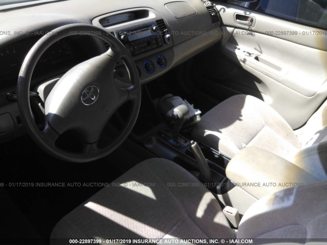 JTDBE32K130183083 - 2003 TOYOTA CAMRY LE/XLE BEIGE photo 5