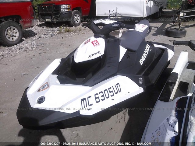 YDV80435E717 - 2017 SEADOO UNKNOWN  WHITE photo 2