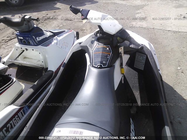 YDV80435E717 - 2017 SEADOO UNKNOWN  WHITE photo 5