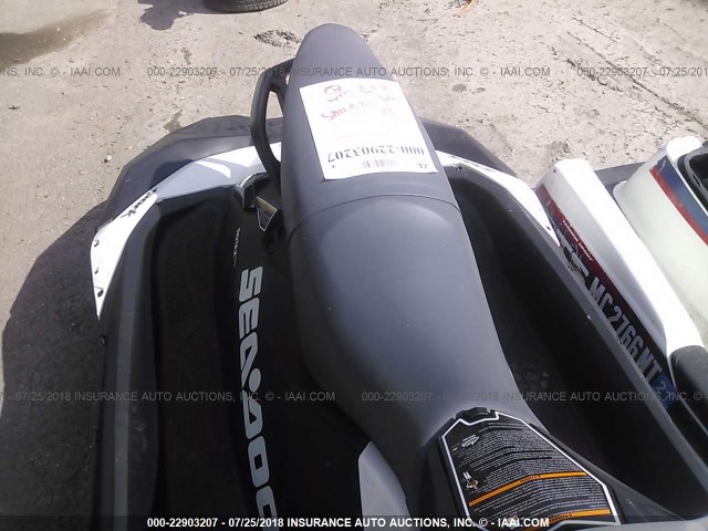 YDV80435E717 - 2017 SEADOO UNKNOWN  WHITE photo 8