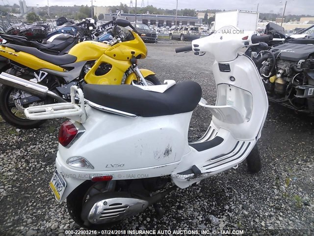 ZAPC386B965001072 - 2006 VESPA LX 50 WHITE photo 4