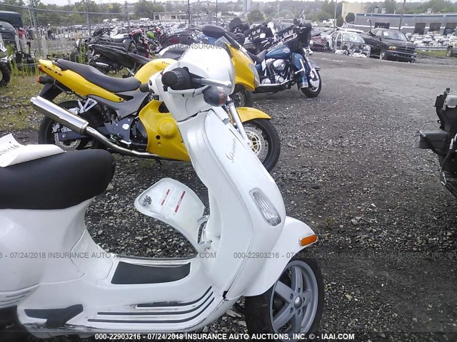 ZAPC386B965001072 - 2006 VESPA LX 50 WHITE photo 5