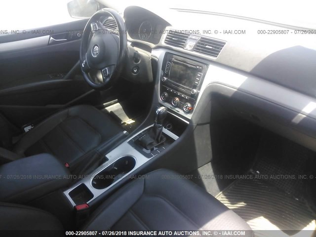 1VWBP7A33DC048910 - 2013 VOLKSWAGEN PASSAT SE GRAY photo 5