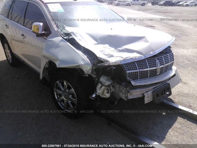 2LMDU68C27BJ23010 - 2007 LINCOLN MKX WHITE photo 6