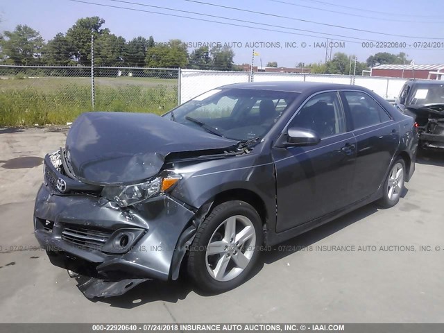 4T1BF1FK8EU786597 - 2014 TOYOTA CAMRY L/SE/LE/XLE Boz foto 2