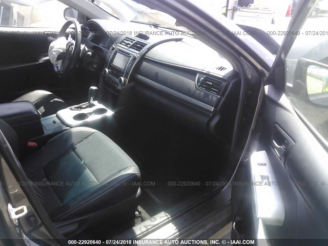 4T1BF1FK8EU786597 - 2014 TOYOTA CAMRY L/SE/LE/XLE Boz foto 5