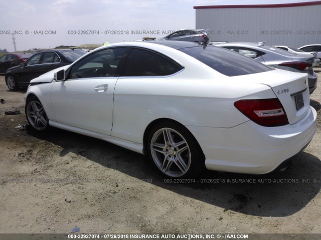 WDDGJ4HB8FG420264 - 2015 MERCEDES-BENZ C 250 WHITE photo 3