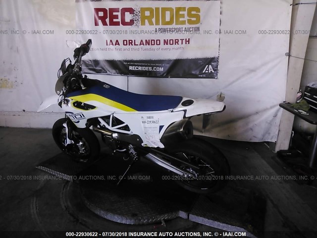 VBKUSV400JM717462 - 2018 HUSQVARNA SUPERMOTO 701  WHITE photo 3