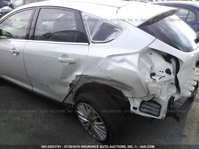 1FADP3N25HL250519 - 2017 FORD FOCUS TITANIUM WHITE photo 6