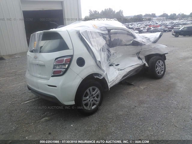 1G1JG6SHXJ4109476 - 2018 CHEVROLET SONIC WHITE photo 4