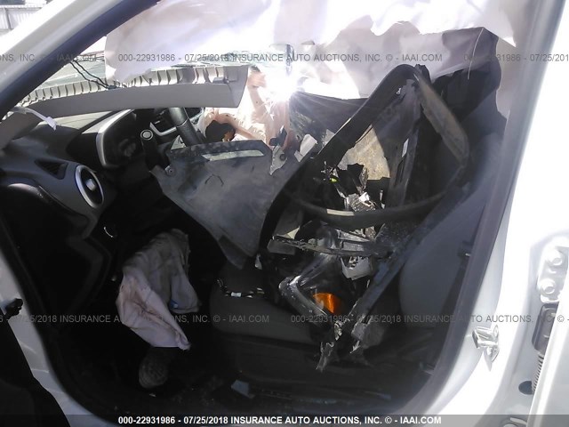 1G1JG6SHXJ4109476 - 2018 CHEVROLET SONIC WHITE photo 5