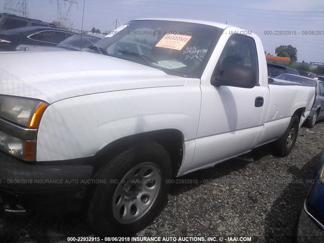 1GCEC14X65Z209224 - 2005 CHEVROLET SILVERADO C1500 WHITE photo 2