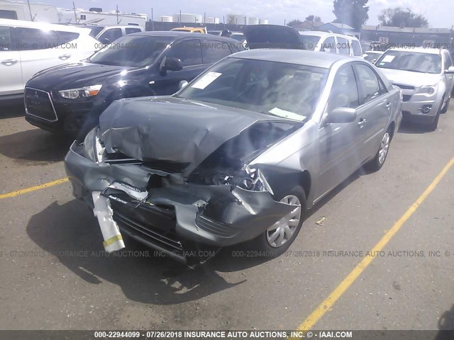 4T1BE32K95U624787 - 2005 TOYOTA CAMRY LE/XLE/SE SILVER photo 2