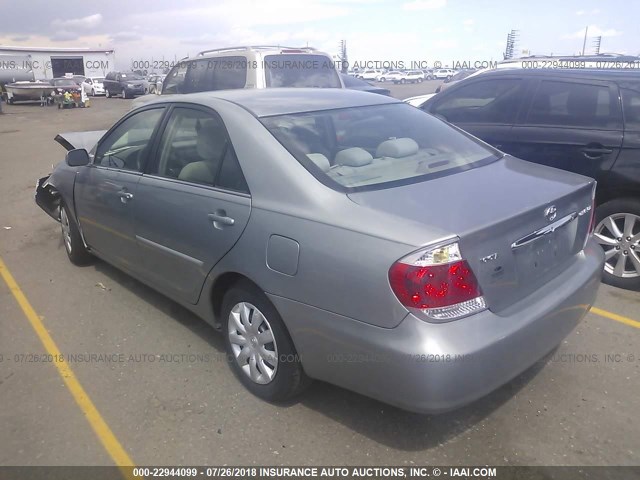 4T1BE32K95U624787 - 2005 TOYOTA CAMRY LE/XLE/SE SILVER photo 3