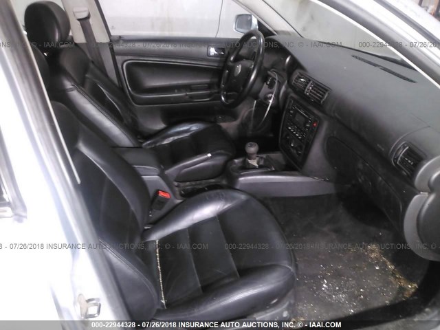 WVWVD63B73E418203 - 2003 VOLKSWAGEN PASSAT GLS GRAY photo 5