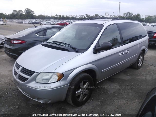 2D4GP44L05R167965 - 2005 DODGE GRAND CARAVAN SXT SILVER photo 2