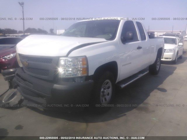 1GCRCPEX1DZ235098 - 2013 CHEVROLET SILVERADO C1500 WHITE photo 2