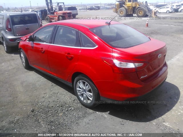 1FAHP3H27CL431174 - 2012 FORD FOCUS RED photo 3