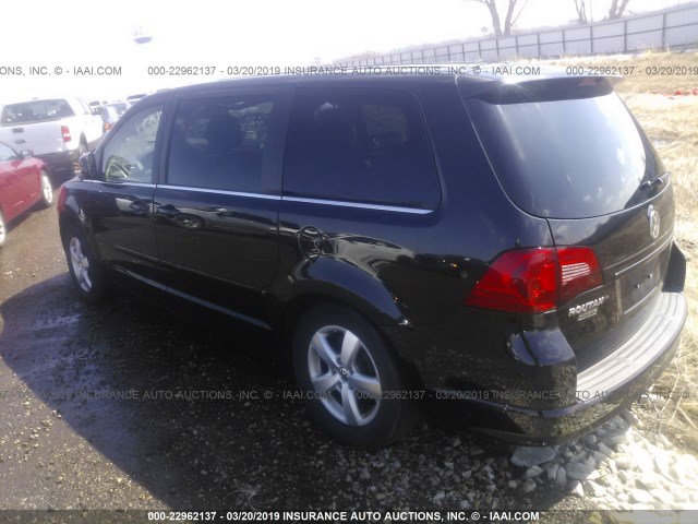 2V4RW3D16AR406694 - 2010 VOLKSWAGEN ROUTAN SE BLACK photo 3