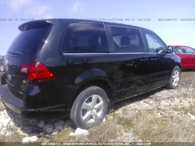 2V4RW3D16AR406694 - 2010 VOLKSWAGEN ROUTAN SE BLACK photo 4