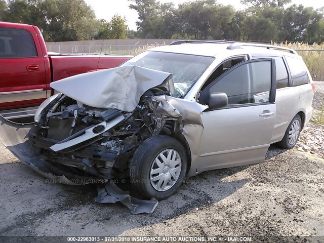 5TDKK4CC4AS321621 - 2010 TOYOTA SIENNA CE/LE SILVER photo 2