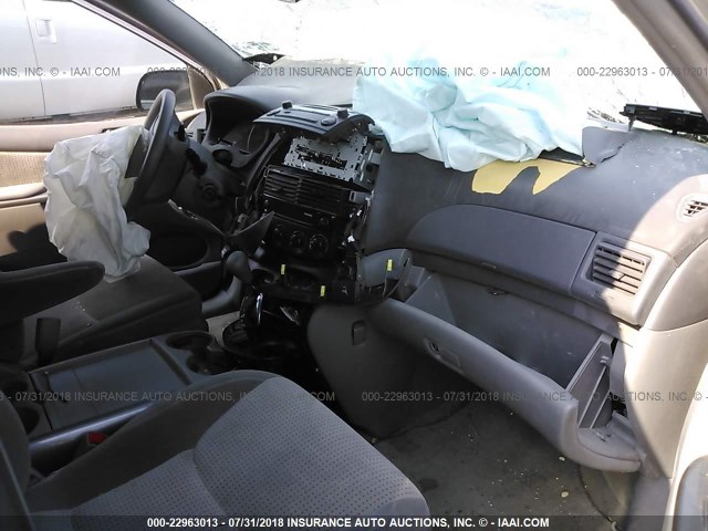 5TDKK4CC4AS321621 - 2010 TOYOTA SIENNA CE/LE SILVER photo 5