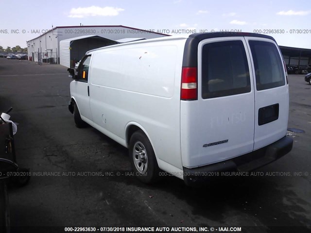 1GCFG15XX91138198 - 2009 CHEVROLET EXPRESS G1500  WHITE photo 3