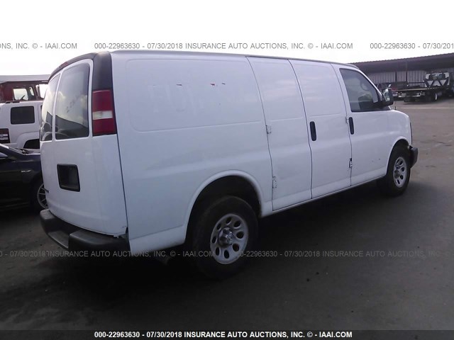 1GCFG15XX91138198 - 2009 CHEVROLET EXPRESS G1500  WHITE photo 4