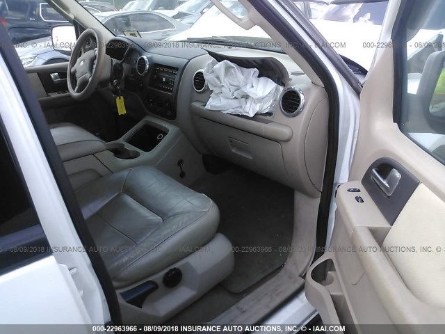 1FMFU16L13LC11406 - 2003 FORD EXPEDITION XLT WHITE photo 5