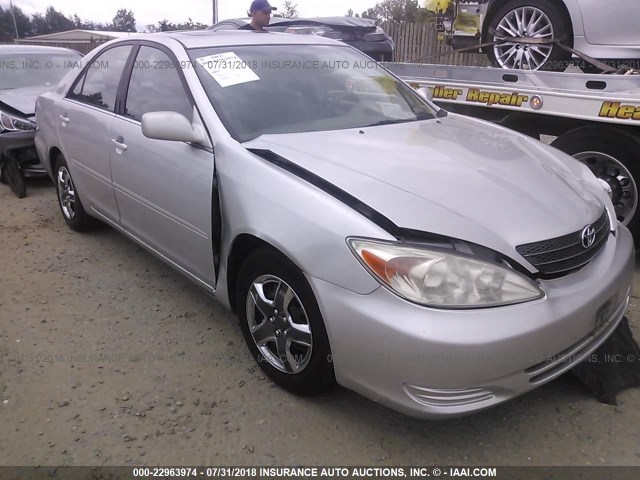 4T1BE32K42U567782 - 2002 TOYOTA CAMRY LE/XLE/SE SILVER photo 1