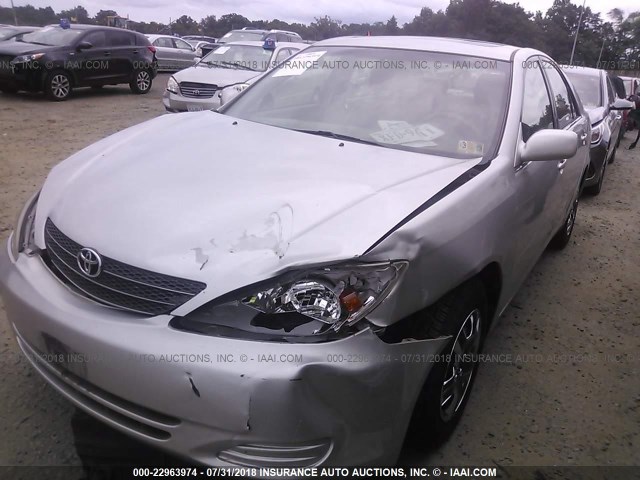 4T1BE32K42U567782 - 2002 TOYOTA CAMRY LE/XLE/SE SILVER photo 2